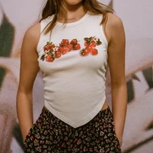 🍓 UO FRUIT OPEN BACK TOP 🍓